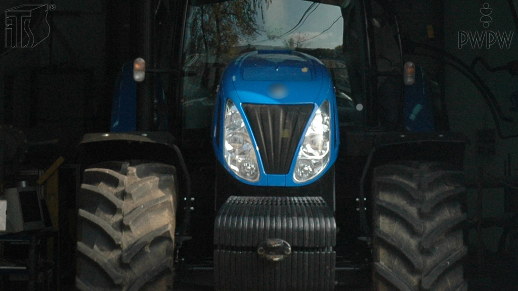 Wie ist die Hauptrolle des Abblendlichts an der landwirtschaftlichen Zugmaschine?