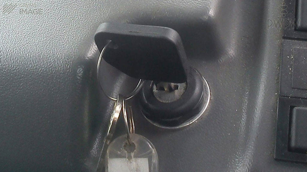 In welcher der hier genannten Situationen soll der Motor eines Ackerschleppers nicht gestartet werden?