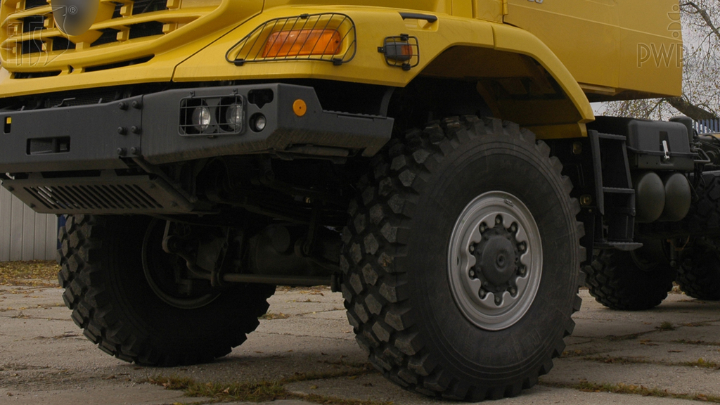 Wie ist die höchstzulässige Achslast der angetriebenen Einzelachse eines Fahrzeugs, das sich auf öffentlichen Straßen bewegt?