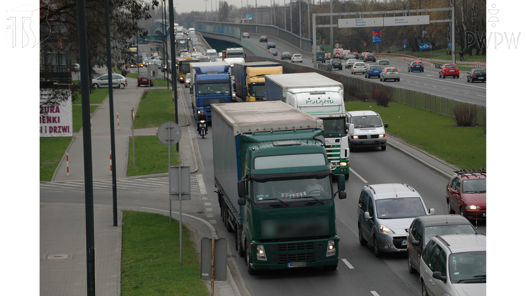 Який максимальний тижневий час керування транспортним засобом для водія, який здійснює автомобільні перевезення?