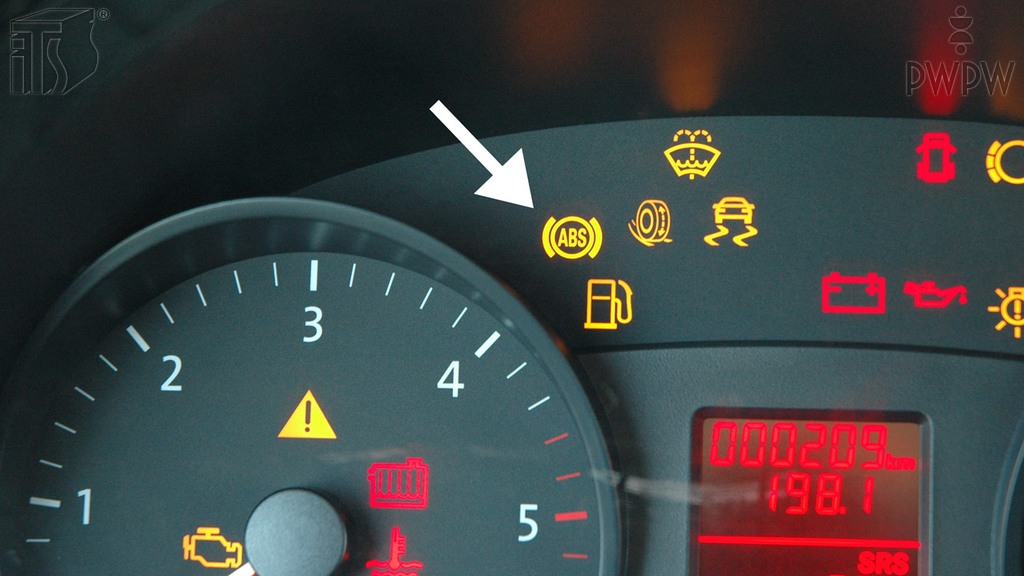 Was sollen Sie bei plötzlicher Bremsung (Gefahrenbremsung) mit einem Lkw, der mit dem Anti-Blockier-System ausgerüstet ist, machen?