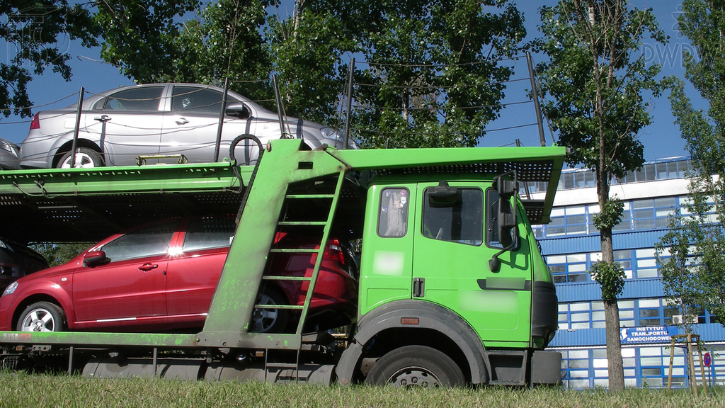 In welcher Situation sollen Sie sich vergewissern, dass die beförderte Ladung richtig gesichert ist, wenn Sie einen Lkw fahren?