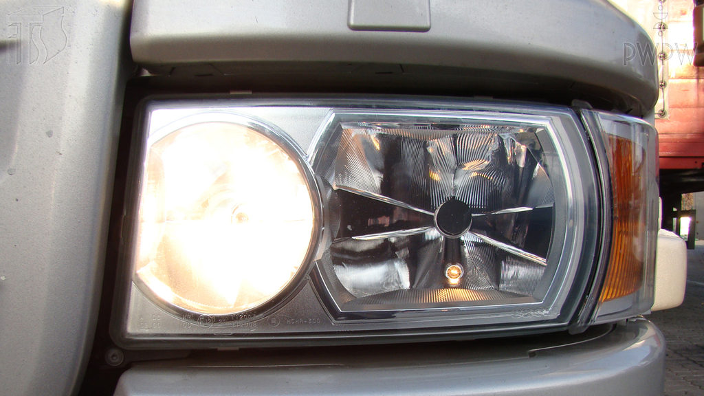 Wie weit soll das korrekt eingestellte Fernlicht die Straße vor dem Lkw ausleuchten?