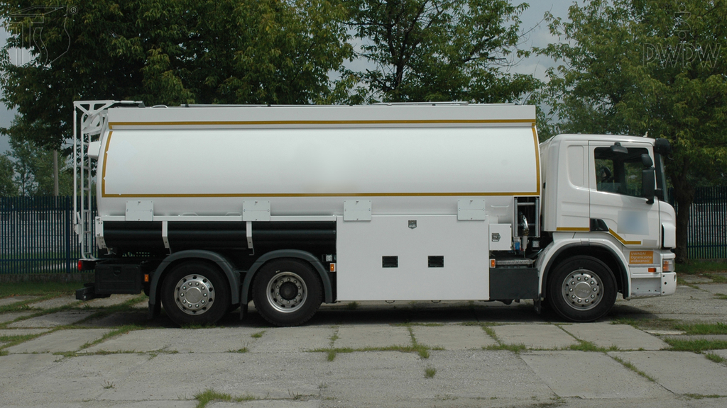 Where on a vehicle should the warning sign be placed to indicate transport of dangerous goods?