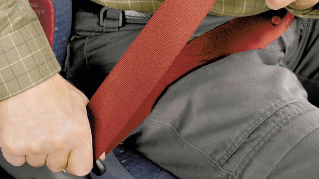 In welchem der genannten Fälle sind die Sicherheitsgurte ordnungsgemäß angelegt?