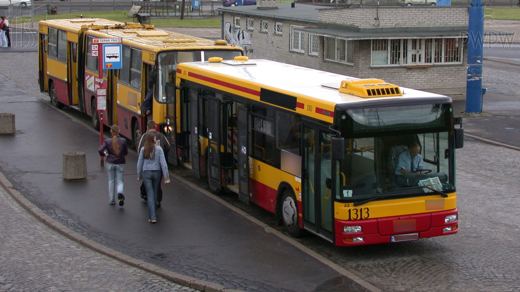 Wie wird die Haltestellebremse aktiviert?
