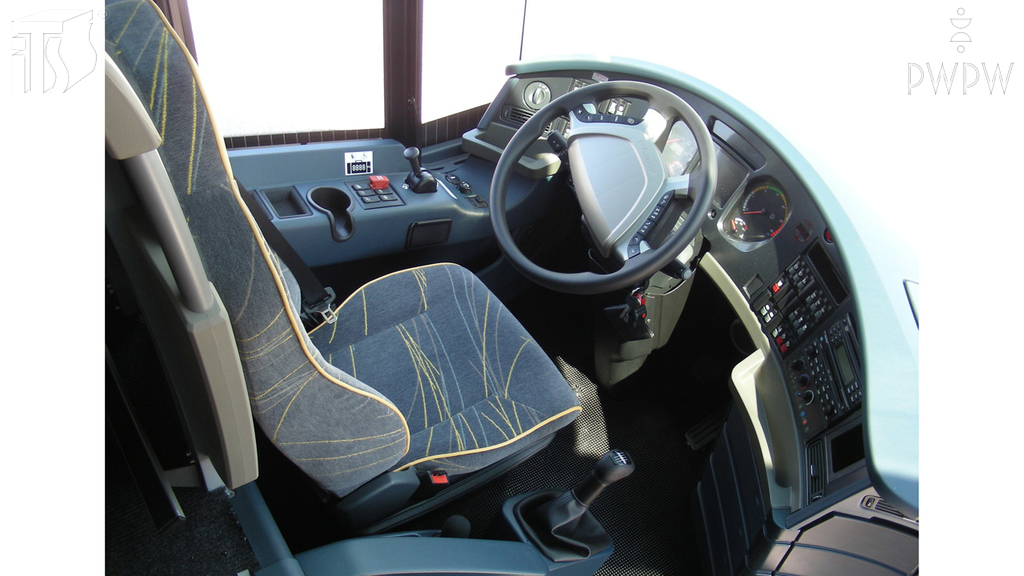 In welcher Position soll der Fahrersitz im Bus eingestellt werden?