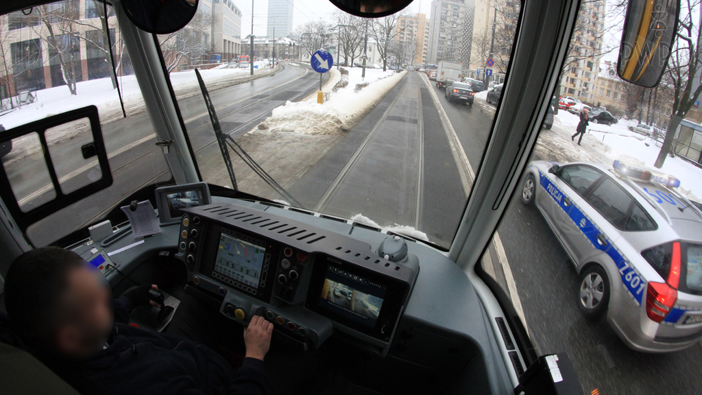 Darf man in geschlossener Ortschaft ein Blaulichtfahrzeug überholen?