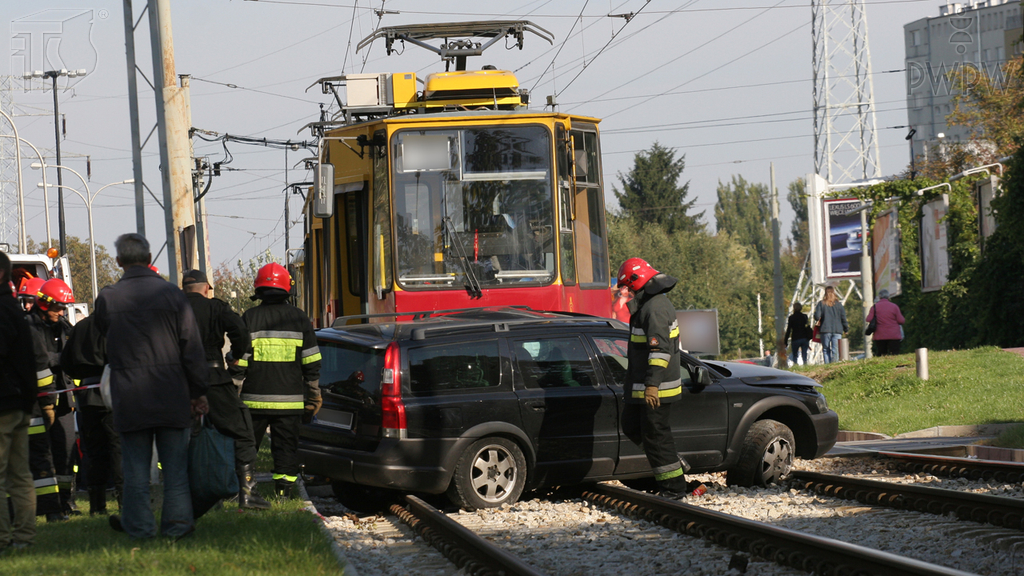 Sollen Sie bei der Beteiligung an einem Verkehrsunfall dem Betroffenen notwendige Hilfe leisten, auch wenn Sie keine Berechtigungen eines medizinischen Rettungsdienstes haben?