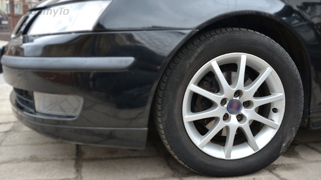 How does the braking distance of the vehicle change dependent on the speed increase?