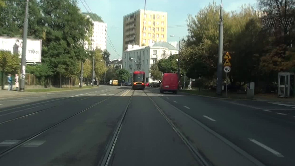 Welchen Abstand soll man zur vorausfahrenden Straßenbahn einhalten?