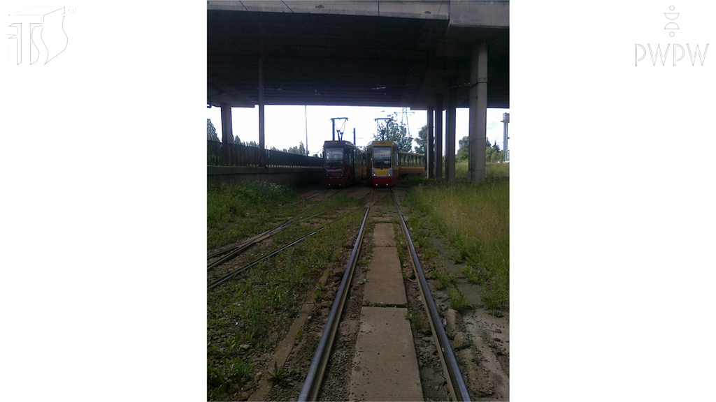 In this situation, is driving both trams straight on simultaneously permitted?