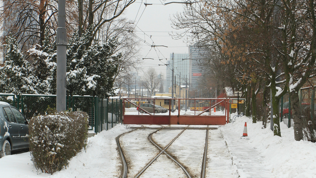 What could be the reason for excessive skidding of the tram during start-upand braking?