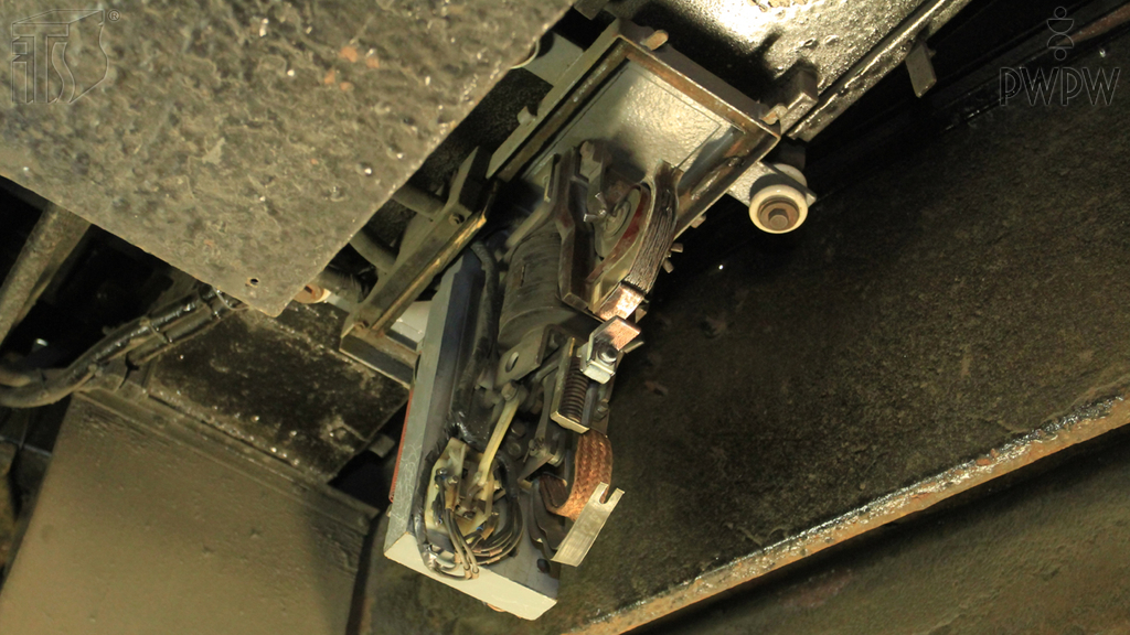 What could be the cause of the diconnection of the linear contactor on the tram?