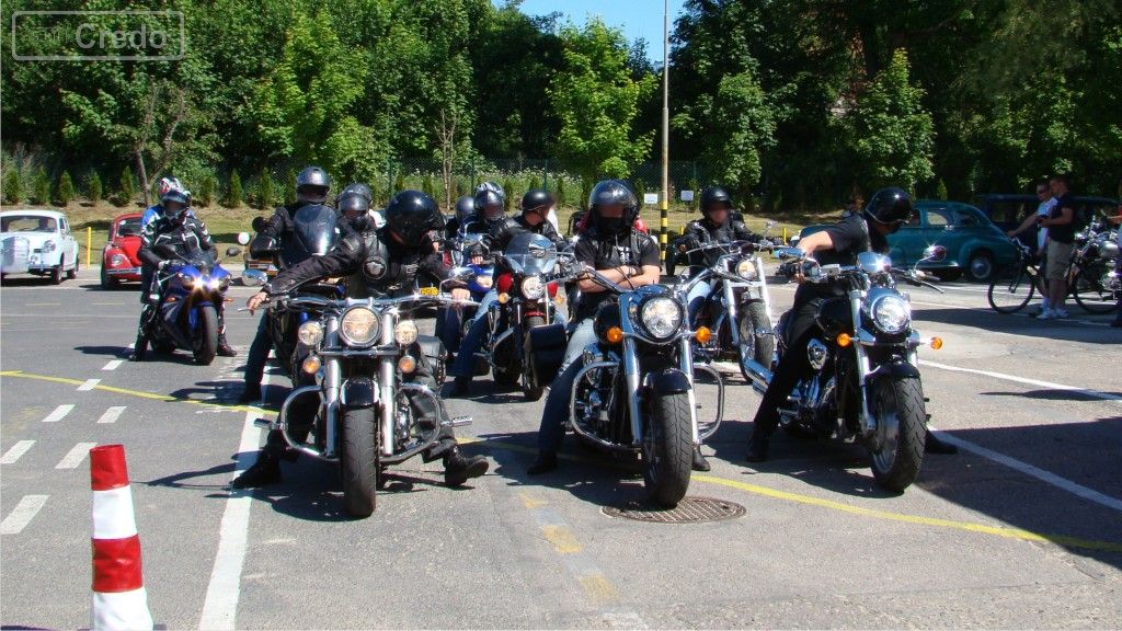 You can ride a motorcycle in an organized column provided that it does not exceed: