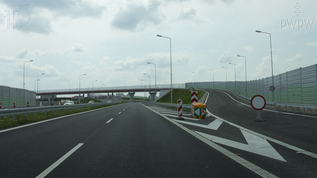 Does the sign placed on the right roadway mean "no traffic" in both directions?