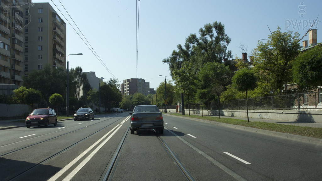 You are driving a vehicle in a built-up area. Are you allowed to overtake the directly preceding vehicle from the right in this situation?