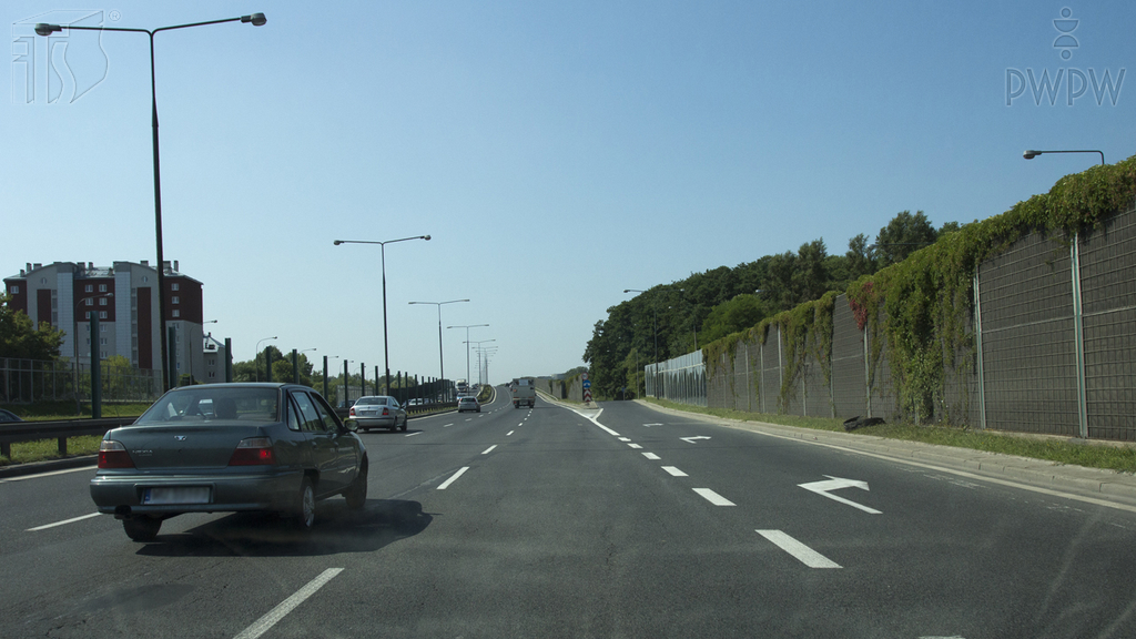 Ist außerhalb geschlossener Ortschaft das Überholen rechts des vor Ihnen fahrenden Fahrzeugs erlaubt?