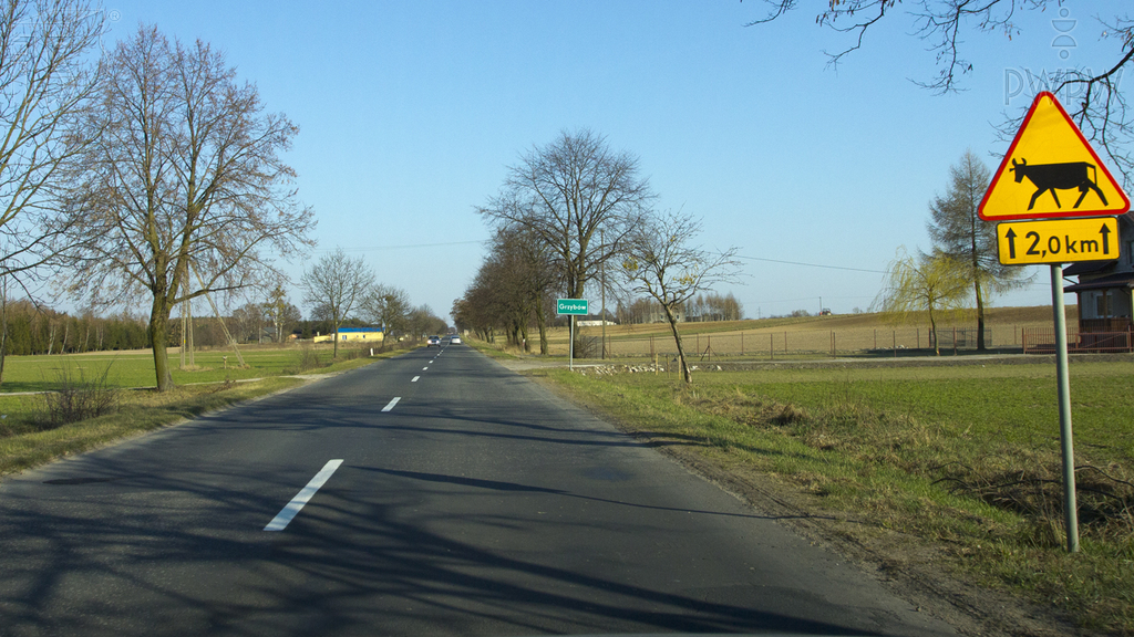 Are you warned in this situation of a possible encounter with farm animals on the road?