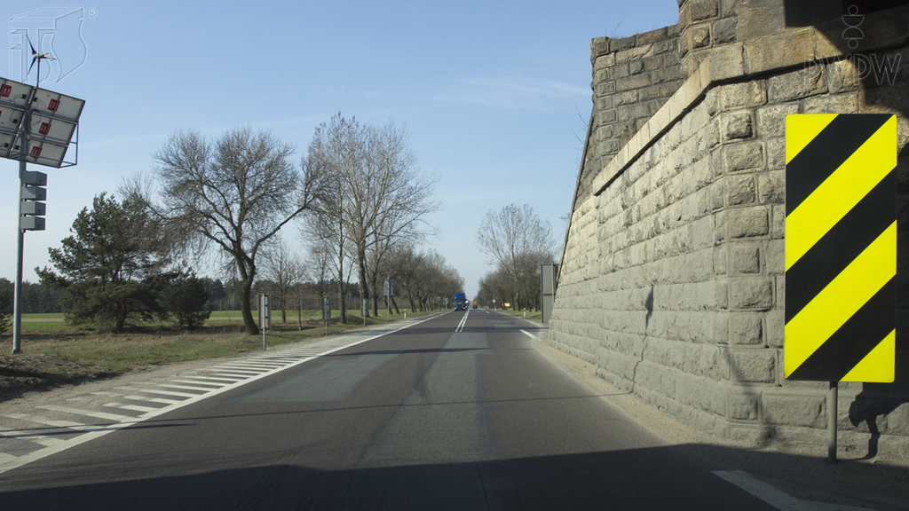 Soll man beim Umfahren einen Abstand von mindestens 1 m zum umfahrenen Objekt einhalten?