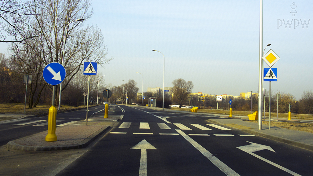 Dürfen Sie in dieser Situation den Fahrstreifen wechseln und rechts abbiegen?
