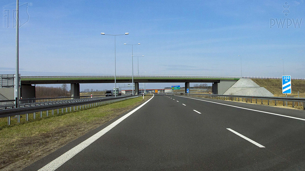 Soll man in dieser Situation den Fahrspurwechsel anfangen, wenn man die Absicht hat, die Autobahn zu verlassen?