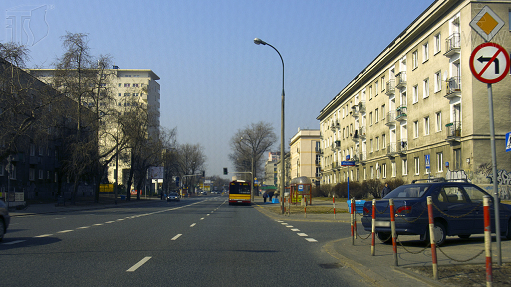 Are you allowed to stop the vehicle on the roadway directly behind this junction?