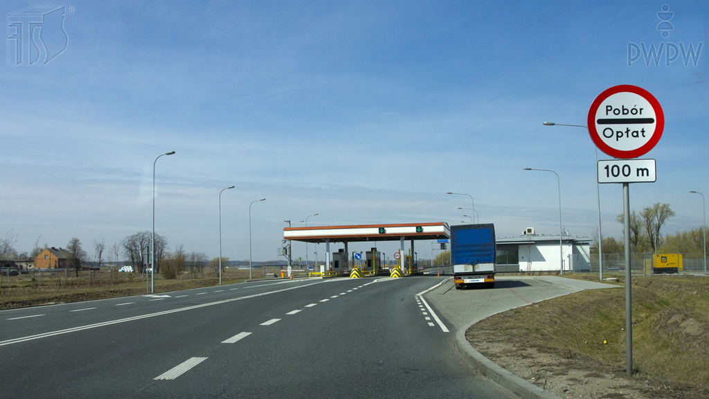 Does the board placed under this prohibitory sign indicate the distance from the place where this sign is obligatory?