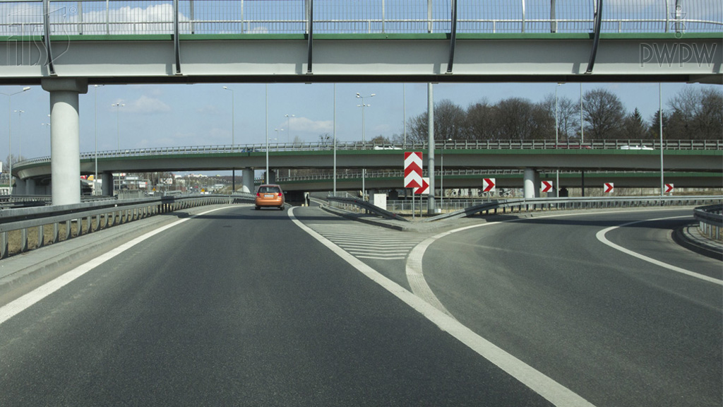 Are you allowed in this place to turn right from the lane you are taking?