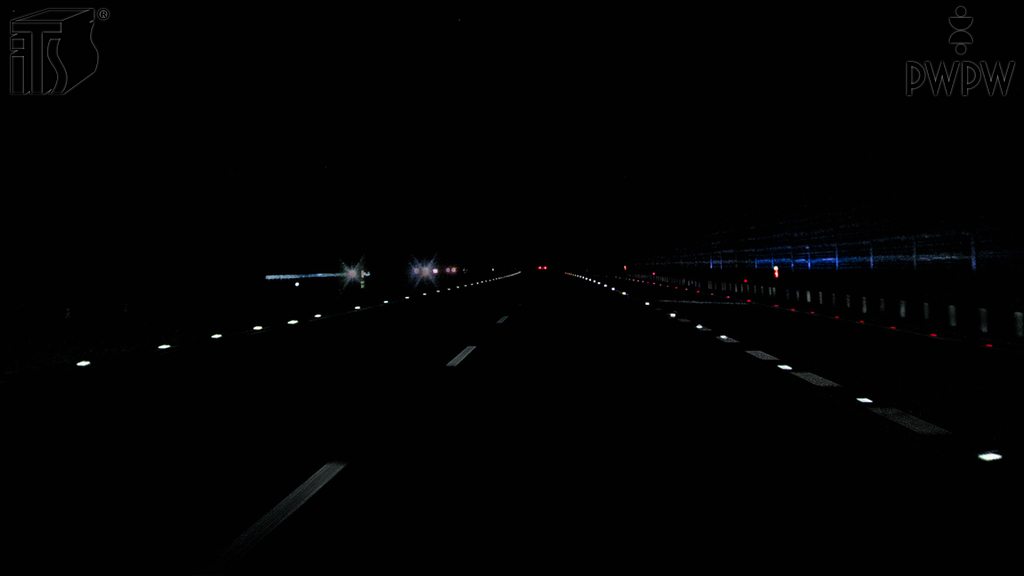 In the presented situation, is there a hard shoulder directly behind the line on the right, composed of white reflective road studs?