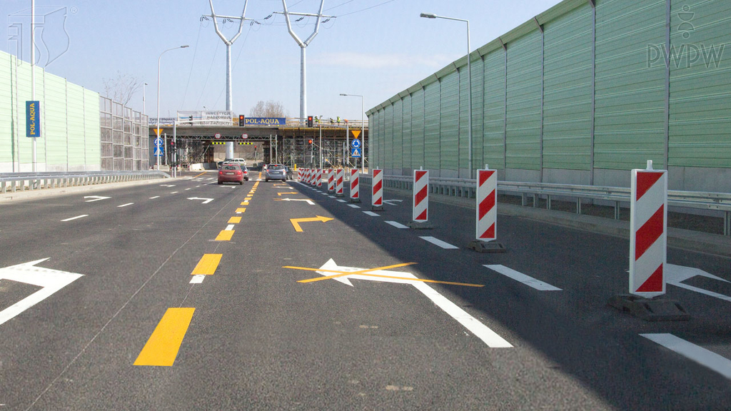 Sie fahren rechte Spur. Darf man in der Kreuzung links abbiegen?