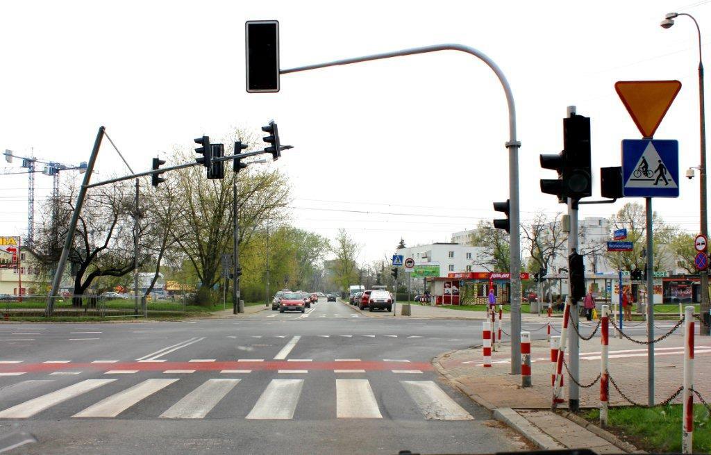In this situation, are you approaching a place where cyclists may cross a transverse road?