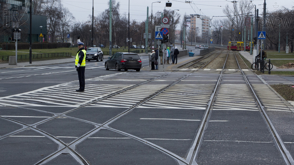 Does the raised hand of the police officer indicate that a change in the signal transmitted is about to occur?