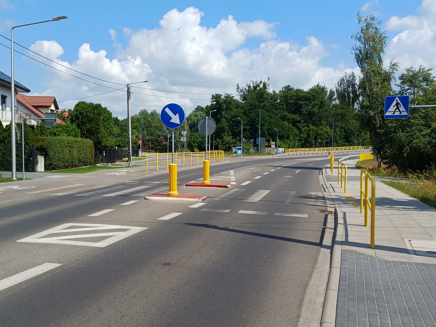 Czy kierujący pojazdem, zbliżając się do tak oznaczonego przejścia dla pieszych może spodziewać się dziecka, w wieku do lat 10 jadącego rowerem pod opieką osoby dorosłej, przekraczających jezdnię w tym miejscu?