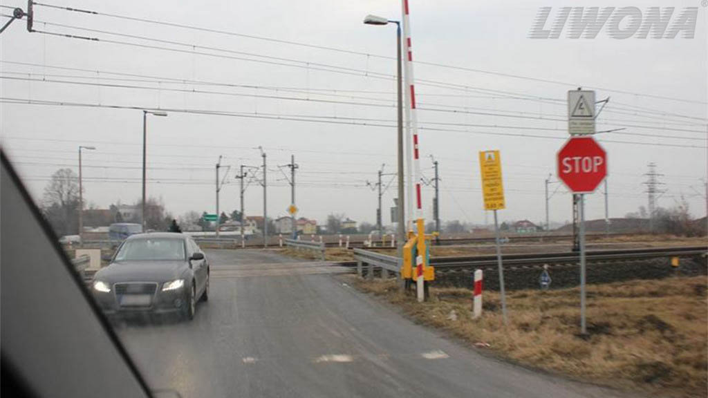 Should you make sure that no rail vehicle is approaching before entering onto the rail tracks?