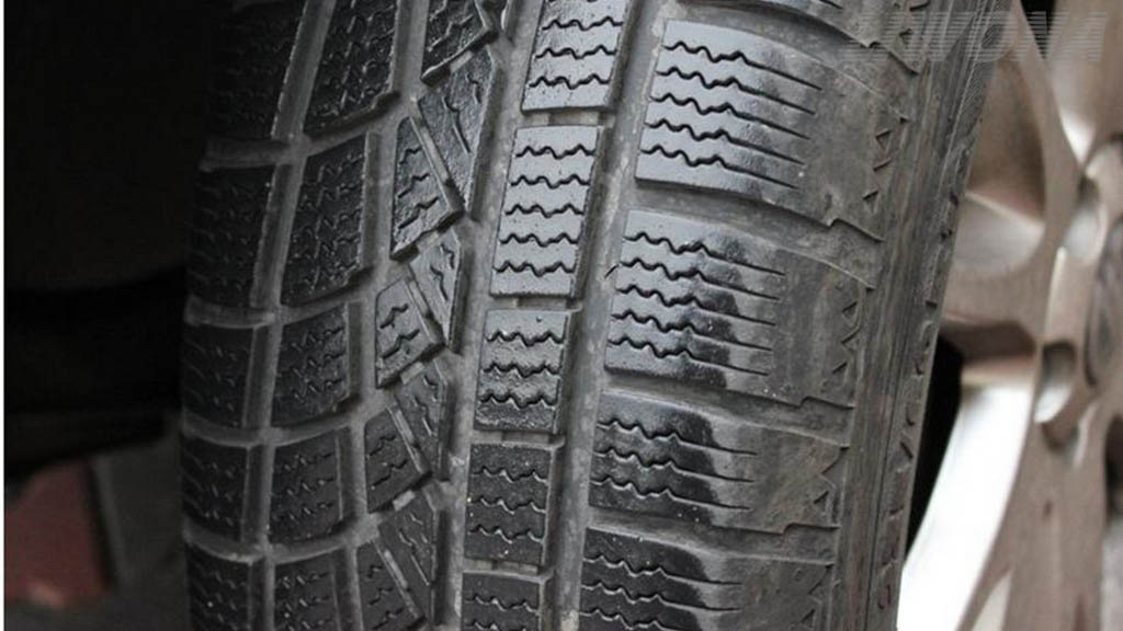 Welcher von den genannten Faktoren kann einen schnelleren Reifenverschleiß auf den Vorderrädern des PkWs verursachen?