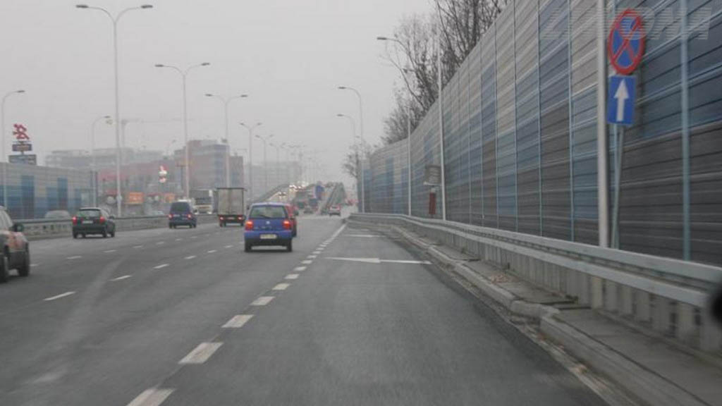 In the visible situation, is it necessary to turn on the direction indicators to signal change of traffic lane?