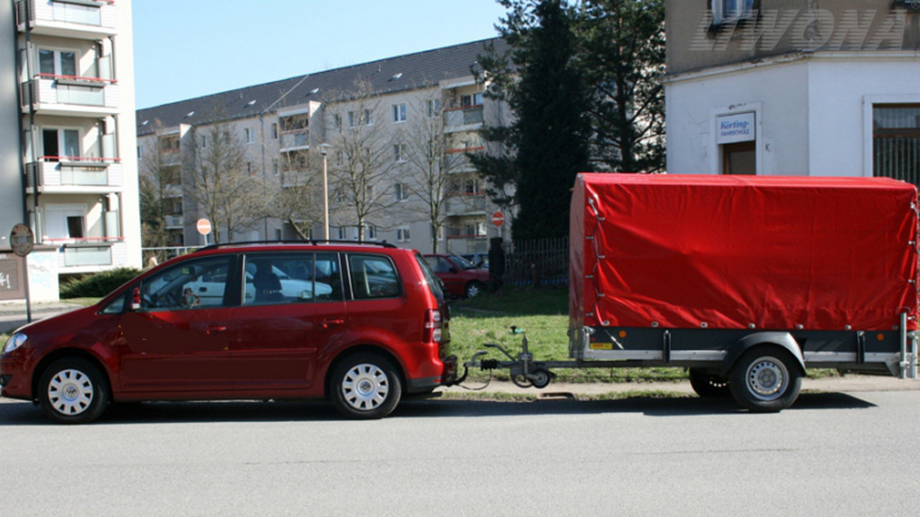 Which of these circumstances is the proper way of transporting cargo on a trailer pulled by a passenger car?