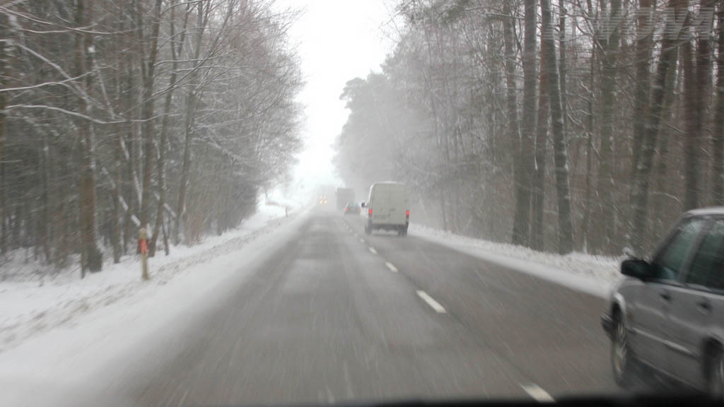 When are you obliged to change to the right lane after an overtaking monoeuvre?