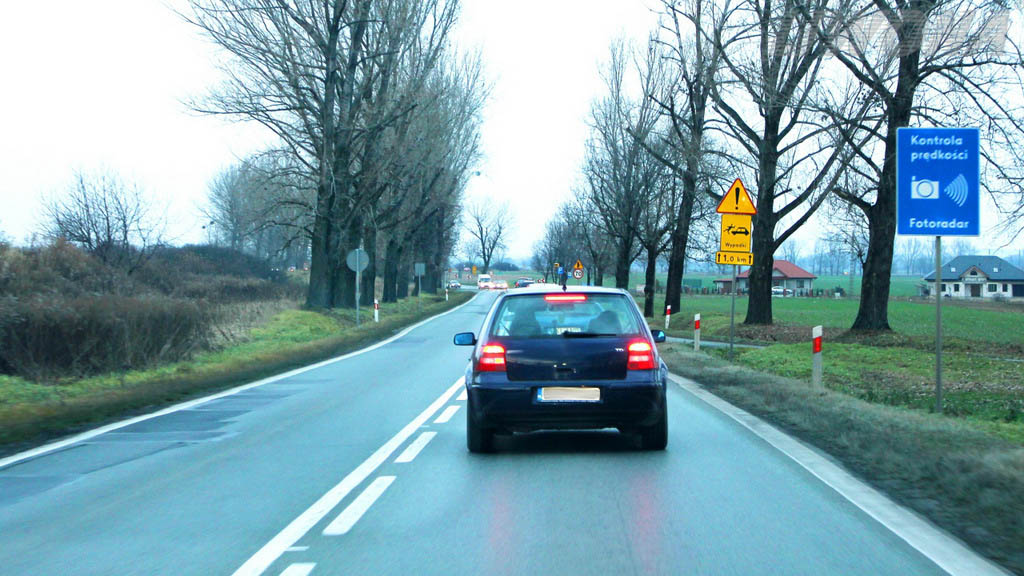 Which of these factors has a decisive influence on the determination of the distance from the vehicle in front of us?