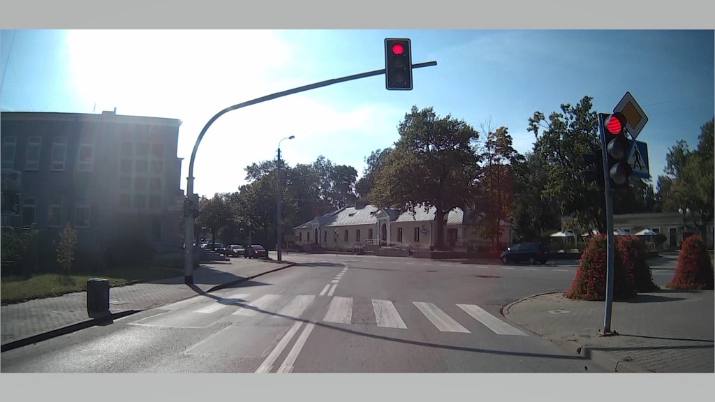 Can you drive straight ahead through the crossroads in this situation?