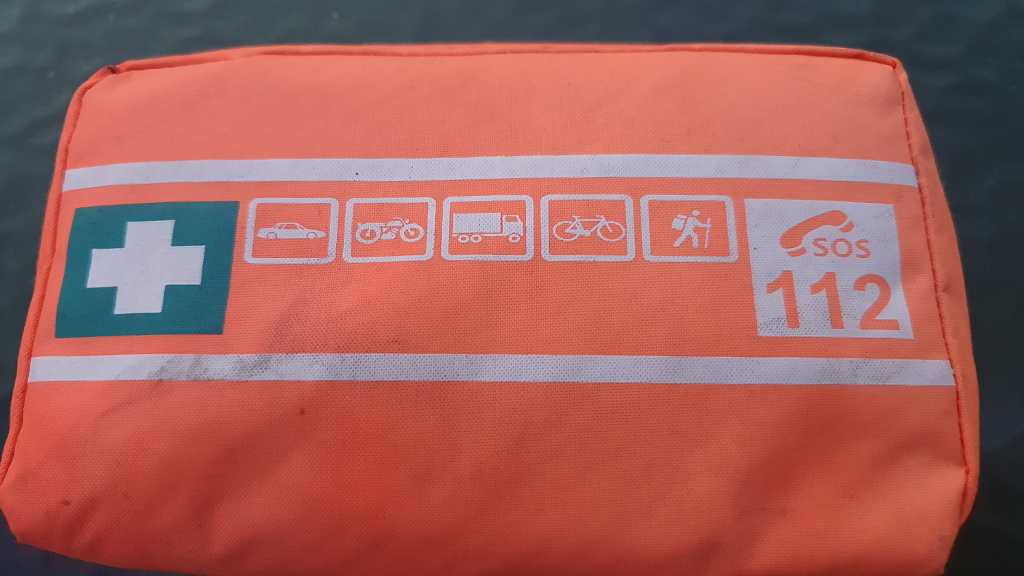 Wenn Sie an einem Verkehrsunfall beteiligt sind, sollen Sie dem Betroffenen erste Hilfe leisten?