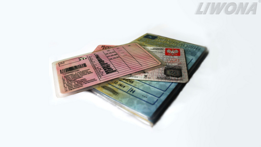 Wo findet man die Information über die zulässige Anzahl der in einem PkW transportierten Personen?