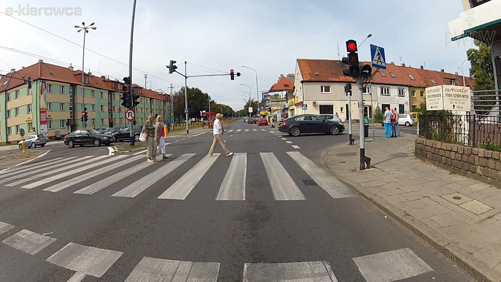 Sie möchten rechts abbiegen. Haben Sie Vorrang vor den Fußgängern?