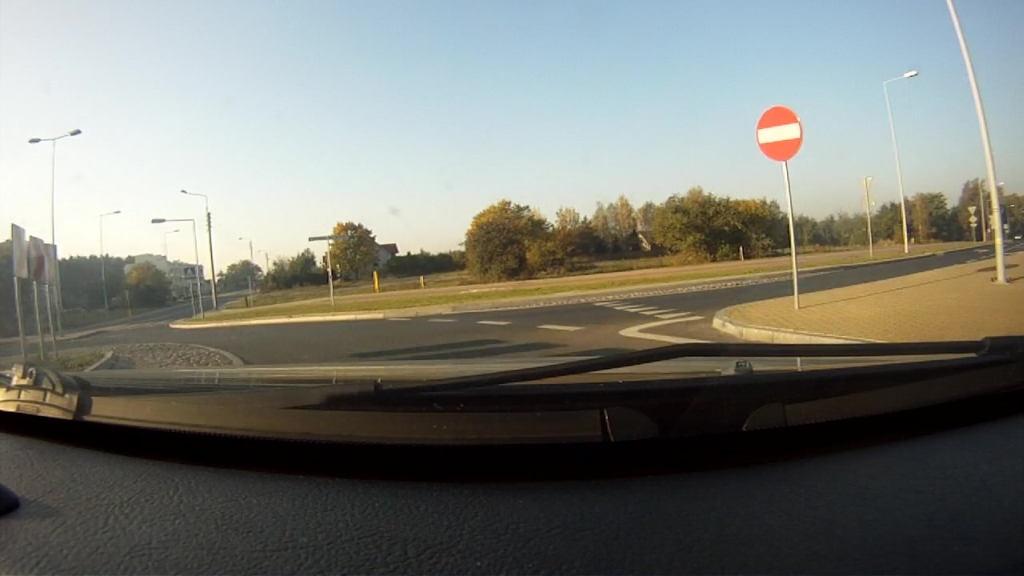 Can you turn right in the presented situation?