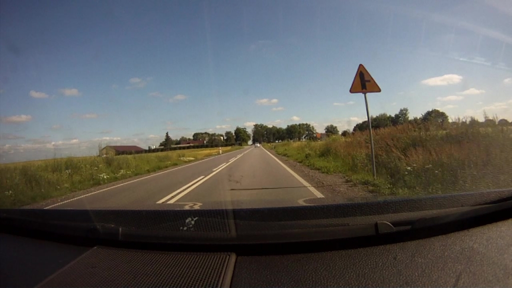 Darf man in dieser Situation das Fahrzeug am Fahrbahnrand anhalten?