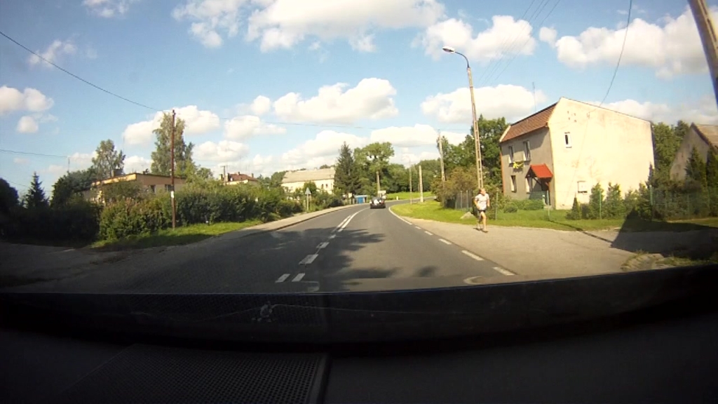 Turning right in the presented situation, are you obliged to yield priority to pedestrians?