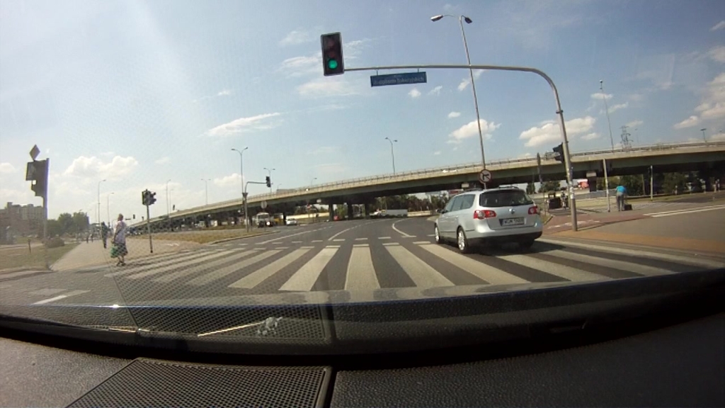 Darf man in dieser Situation das präsentierte Fahrzeug überholen?