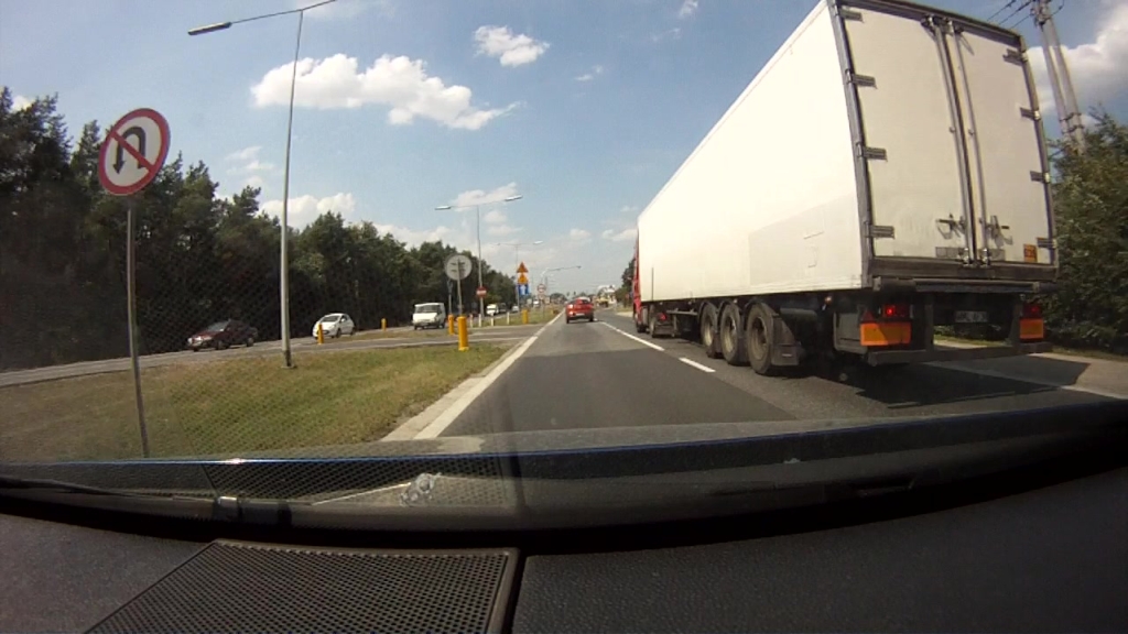 In the presented situation, is it allowed to make a U-turn?