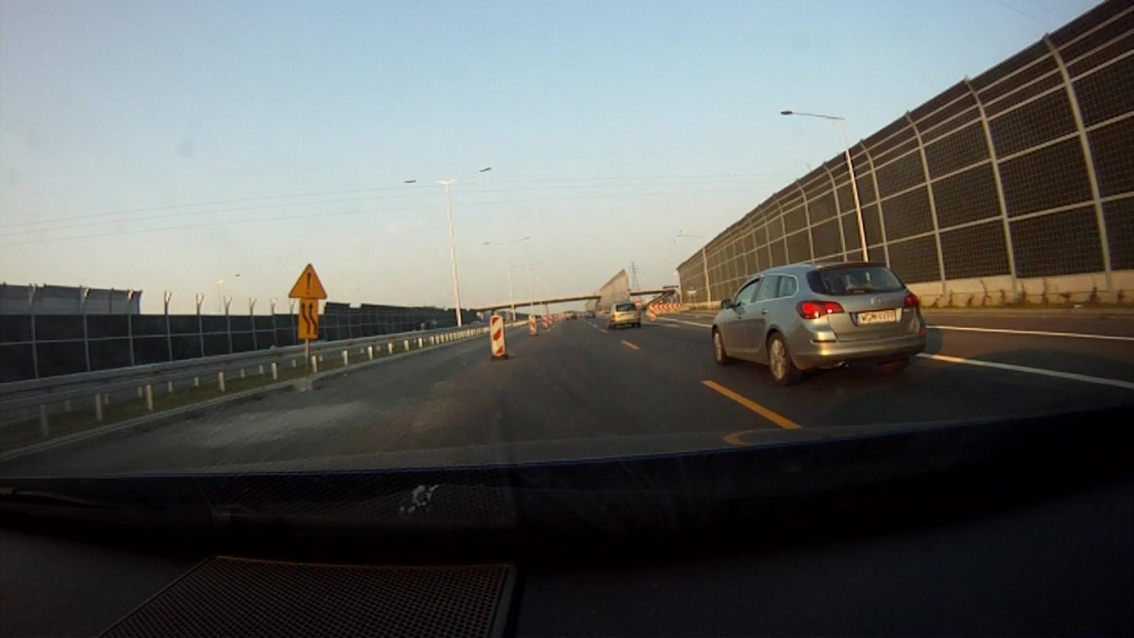 Warnen in dieser Situation die Zeichen vor einer unerwarteten Richtungsänderung des Verkehrs?